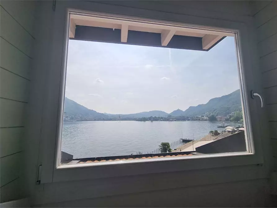 Immagine 18 di Attico in vendita  in Via Cernobbio 7 a Como