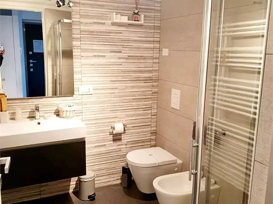 Immagine 26 di Attico in vendita  in Via Cernobbio 7 a Como