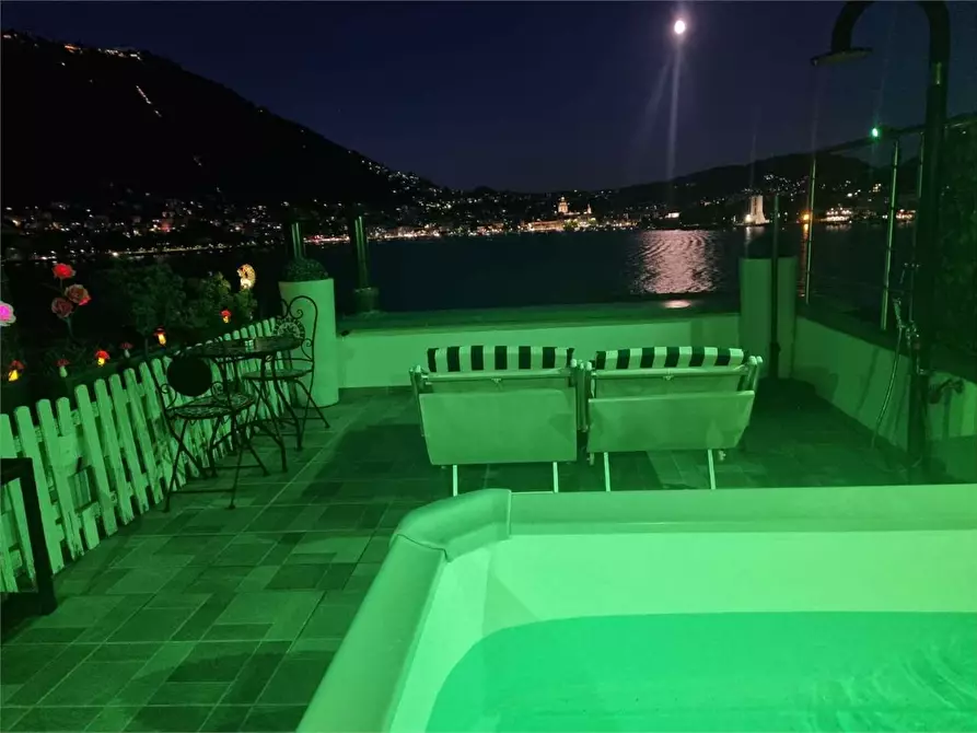 Immagine 29 di Attico in vendita  in Via Cernobbio 7 a Como