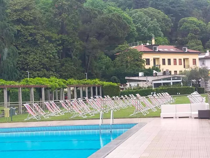 Immagine 37 di Attico in vendita  in Via Cernobbio 7 a Como