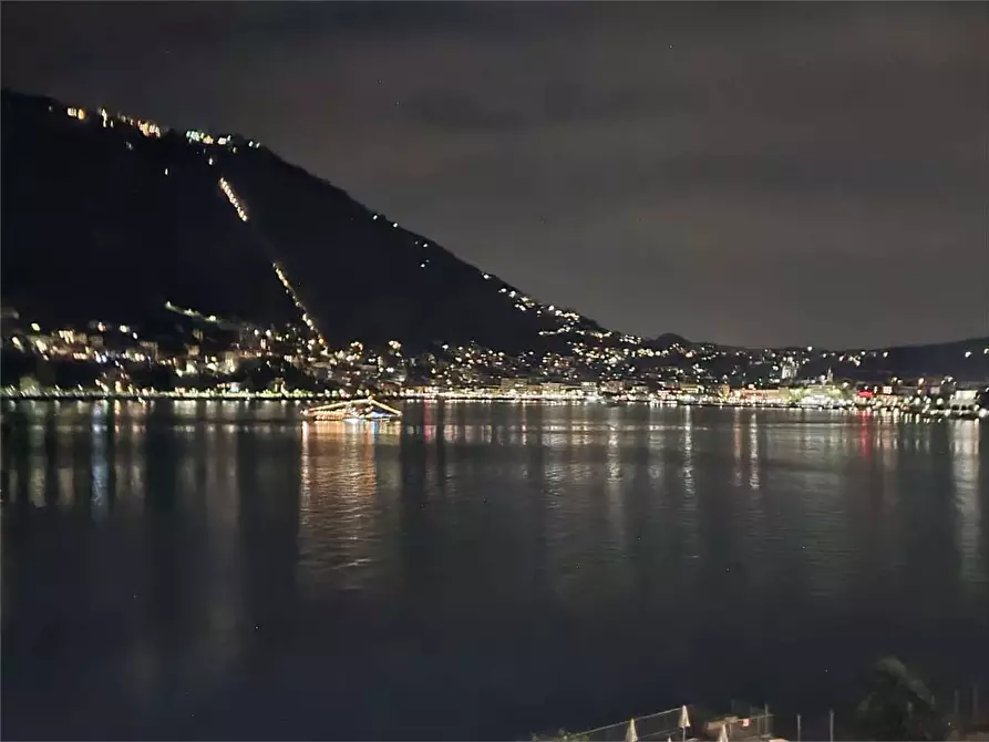 Immagine 40 di Attico in vendita  in Via Cernobbio 7 a Como