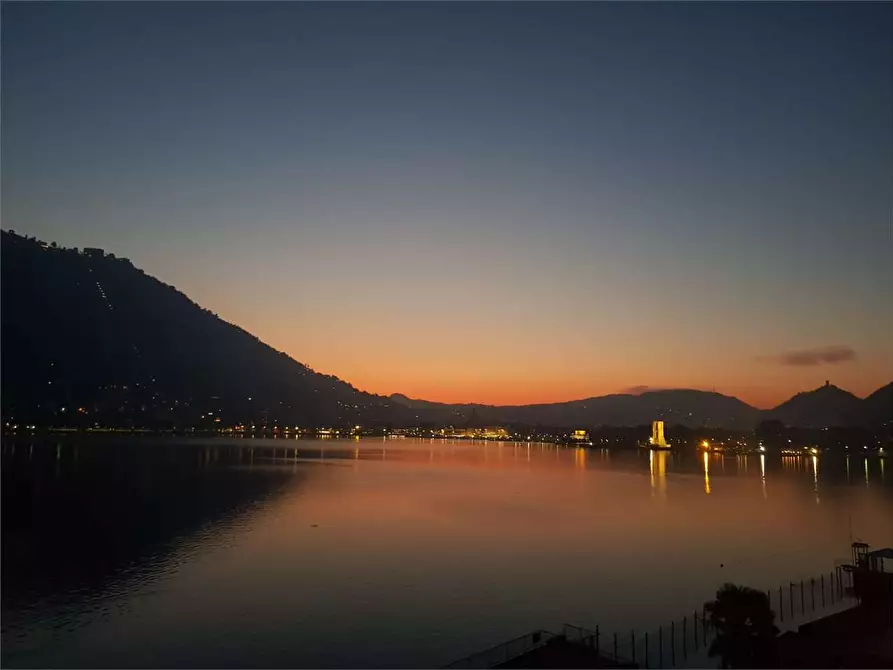 Immagine 42 di Attico in vendita  in Via Cernobbio 7 a Como