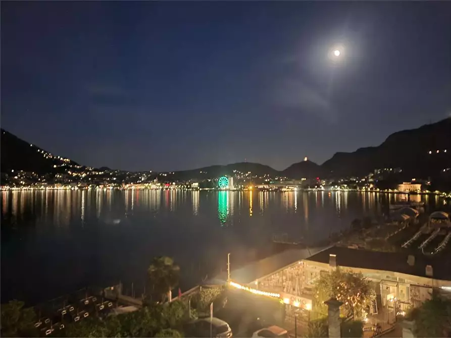 Immagine 43 di Attico in vendita  in Via Cernobbio 7 a Como