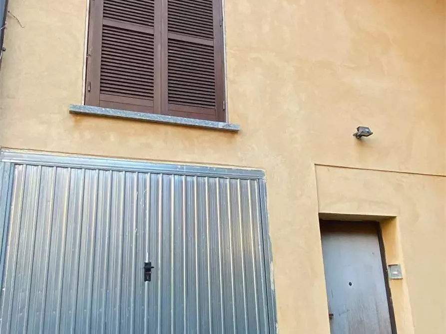 Immagine 1 di Porzione di casa in vendita  in Via Indipendenza 9 a Bregnano