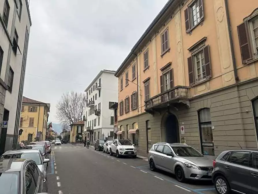 Immagine 15 di Appartamento in vendita  in Via Milano 36 a Como