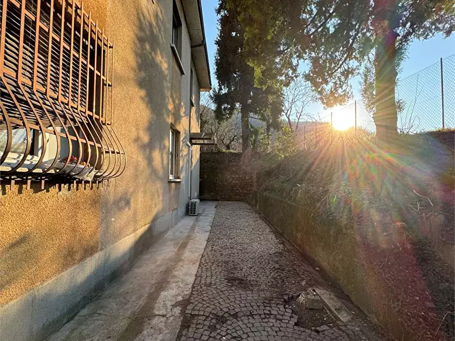 Immagine 33 di Bilocale in affitto  in Via Bellinzona 239 a Como