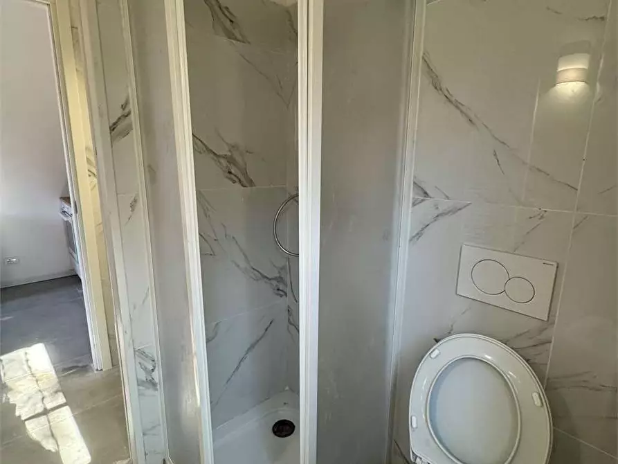 Immagine 20 di Bilocale in affitto  in Via Bellinzona 239 a Como