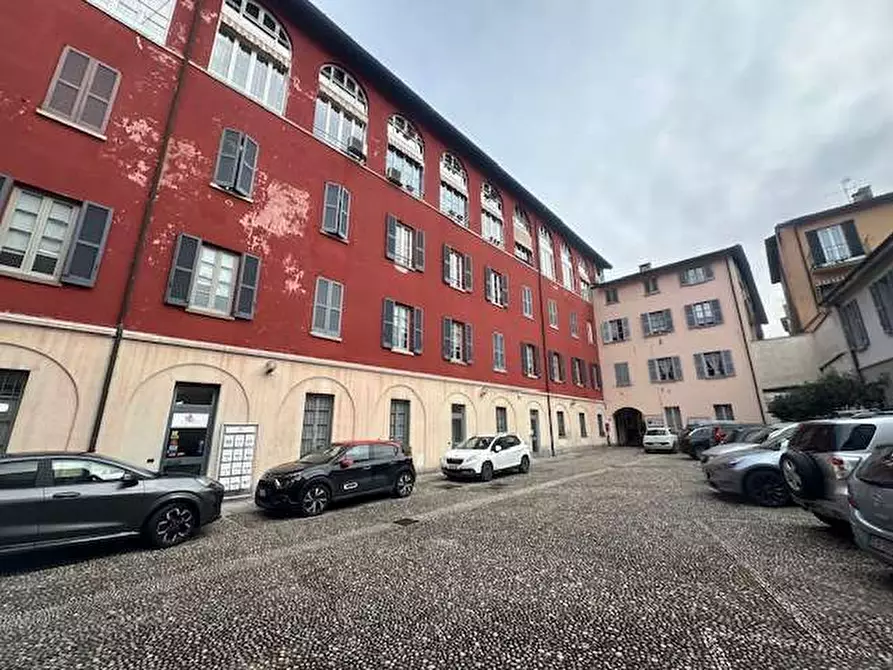 Immagine 13 di Appartamento in vendita  in Via Milano 36 a Como