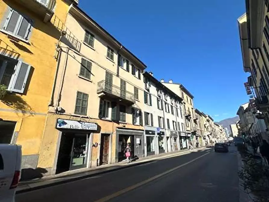 Immagine 11 di Negozio in affitto  in Via MIlano 114 a Como