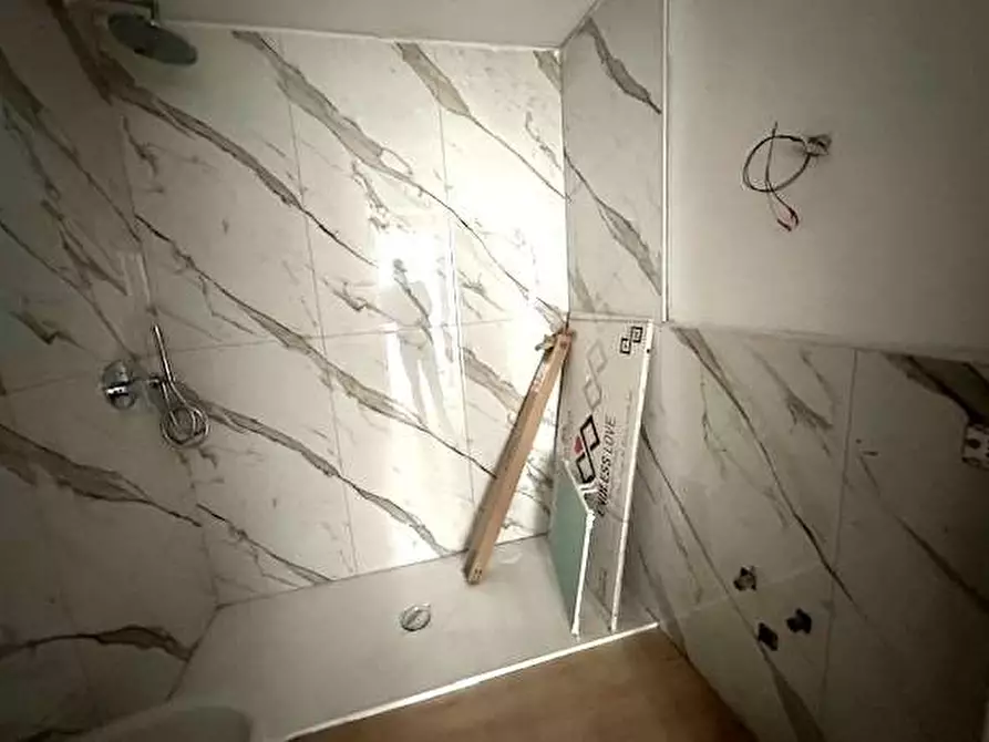 Immagine 13 di Appartamento in vendita  in Via MIlano 116 a Como