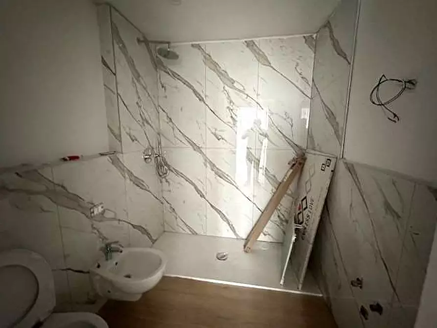 Immagine 12 di Appartamento in vendita  in Via MIlano 116 a Como