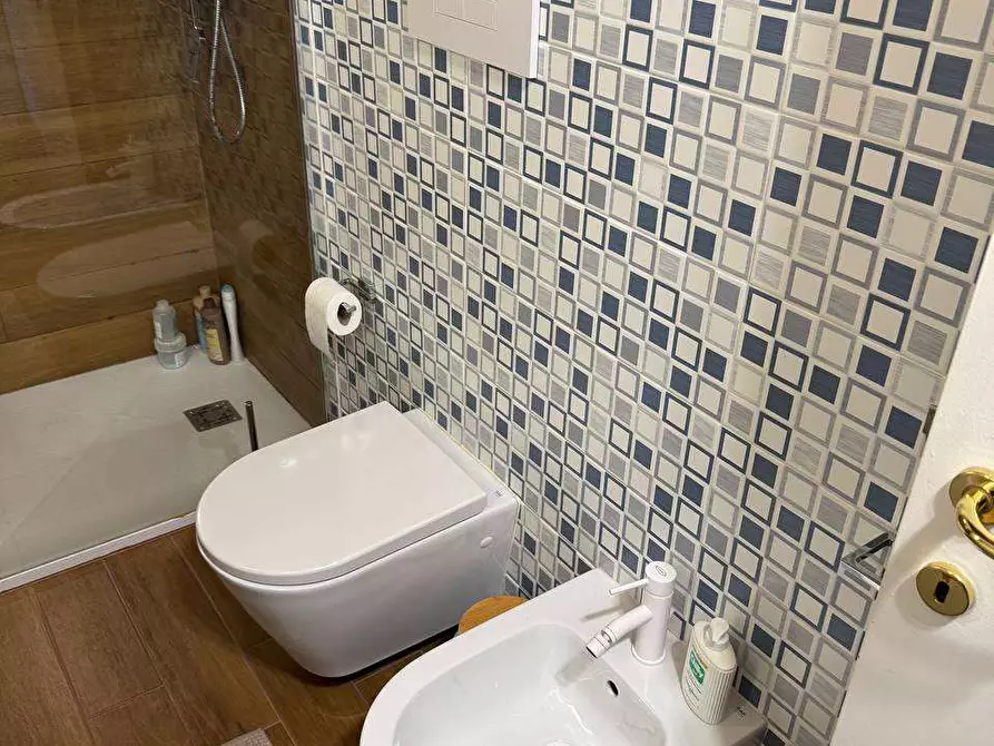 Immagine 17 di Appartamento in affitto  in Via Milano  181 a Como