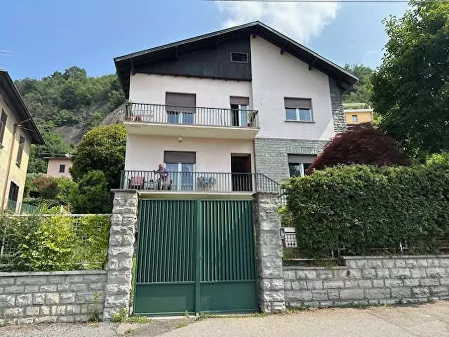 Immagine 20 di Appartamento in vendita  in Via Giustizia e Libertà  a Como