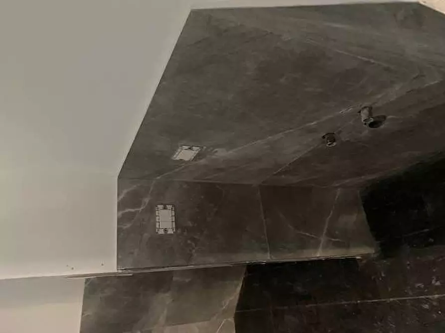 Immagine 24 di Negozio in vendita  in Via MIlano 114 a Como