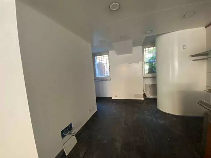 Immagine 4 di Negozio in vendita  in Via MIlano 114 a Como