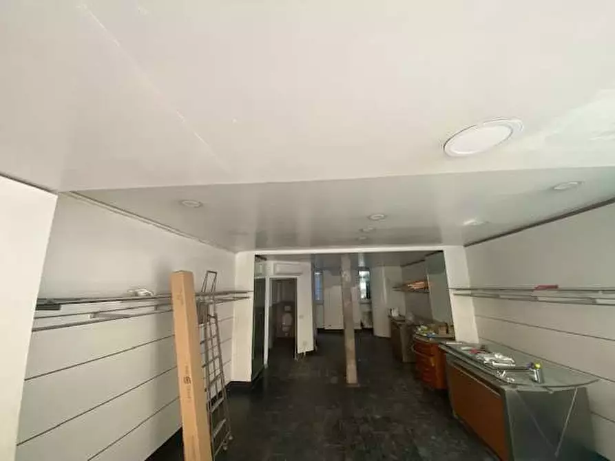 Immagine 3 di Negozio in vendita  in Via MIlano 114 a Como