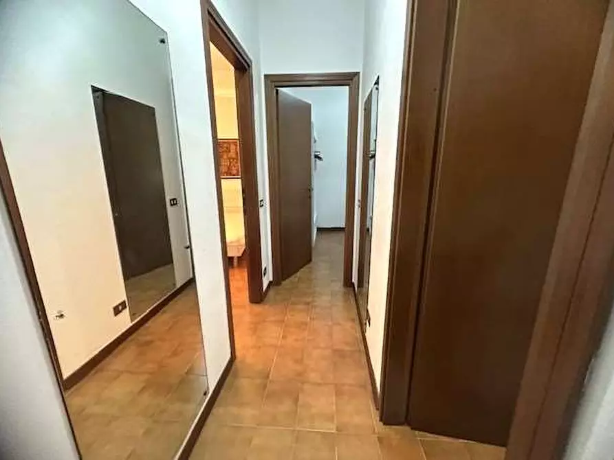 Immagine 11 di Appartamento in affitto  in Via Cadorna 11 a Como