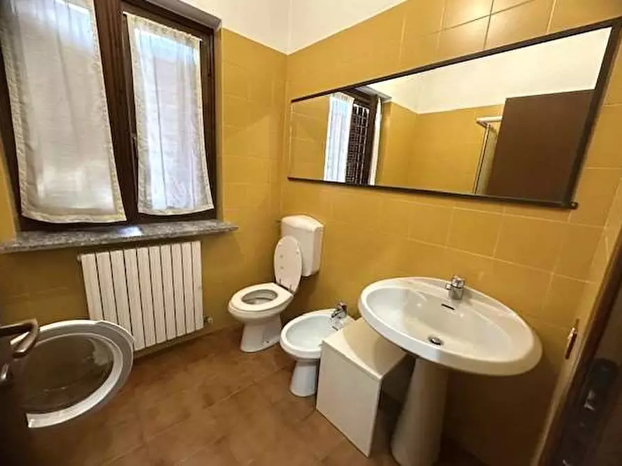 Immagine 15 di Appartamento in affitto  in Via Cadorna 11 a Como