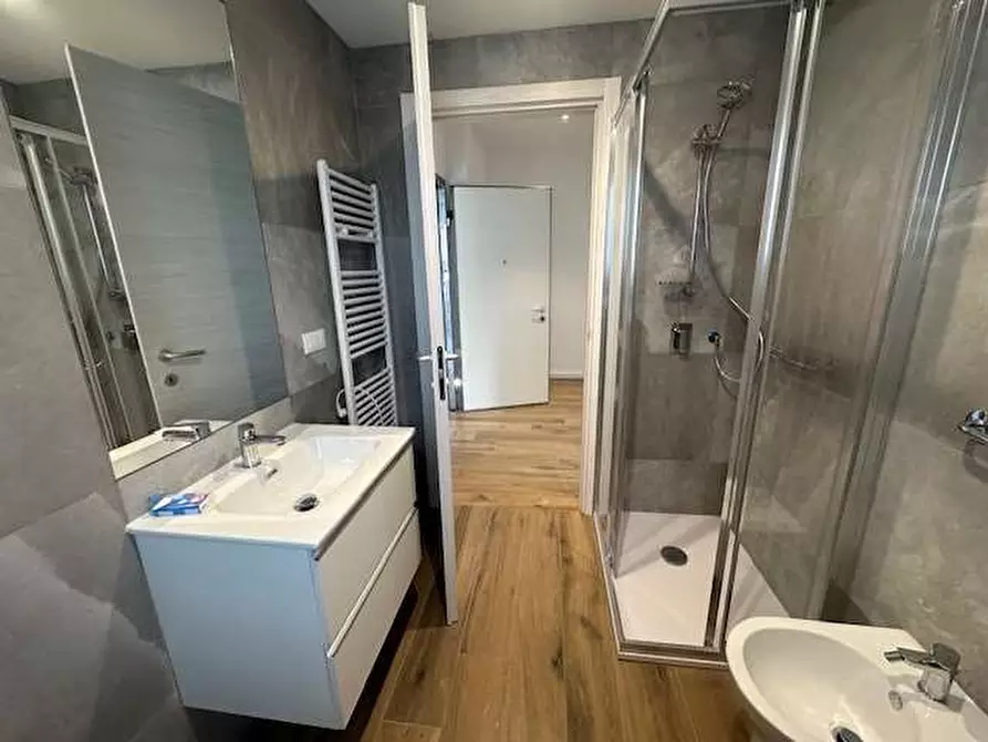 Immagine 15 di Appartamento in vendita  in Via Volta 12 a Uggiate-Trevano