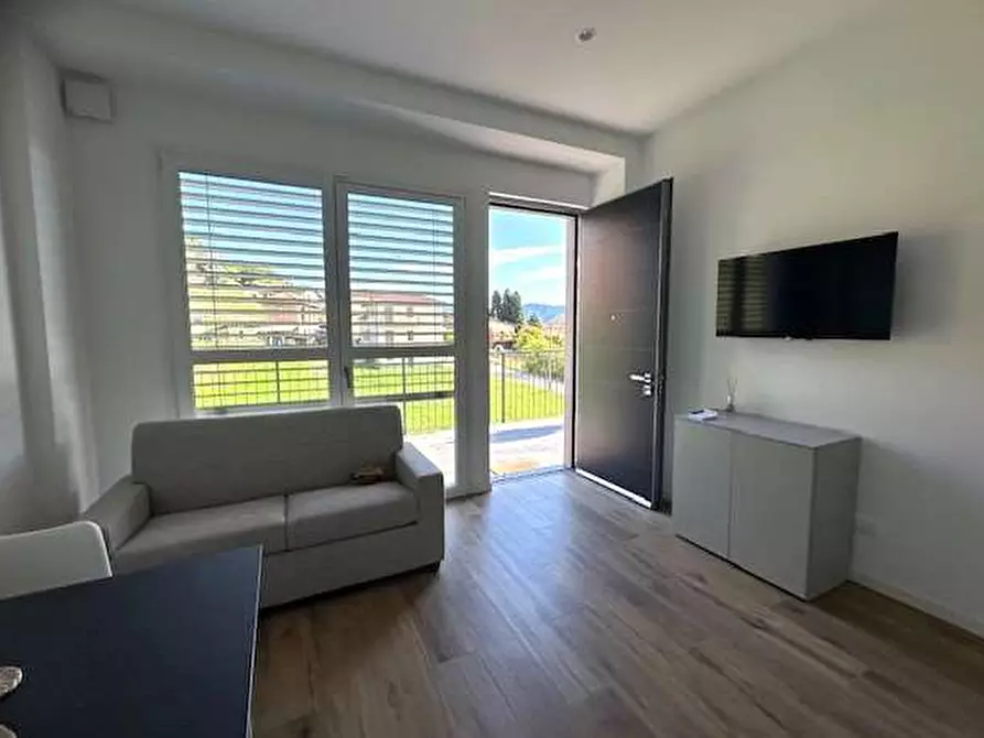 Immagine 5 di Appartamento in vendita  in Via Volta 12 a Uggiate-Trevano