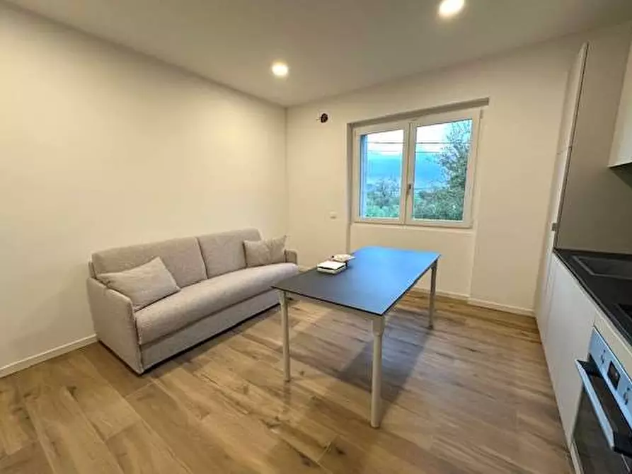 Immagine 5 di Appartamento in vendita  in Via Volta 12 a Uggiate-Trevano