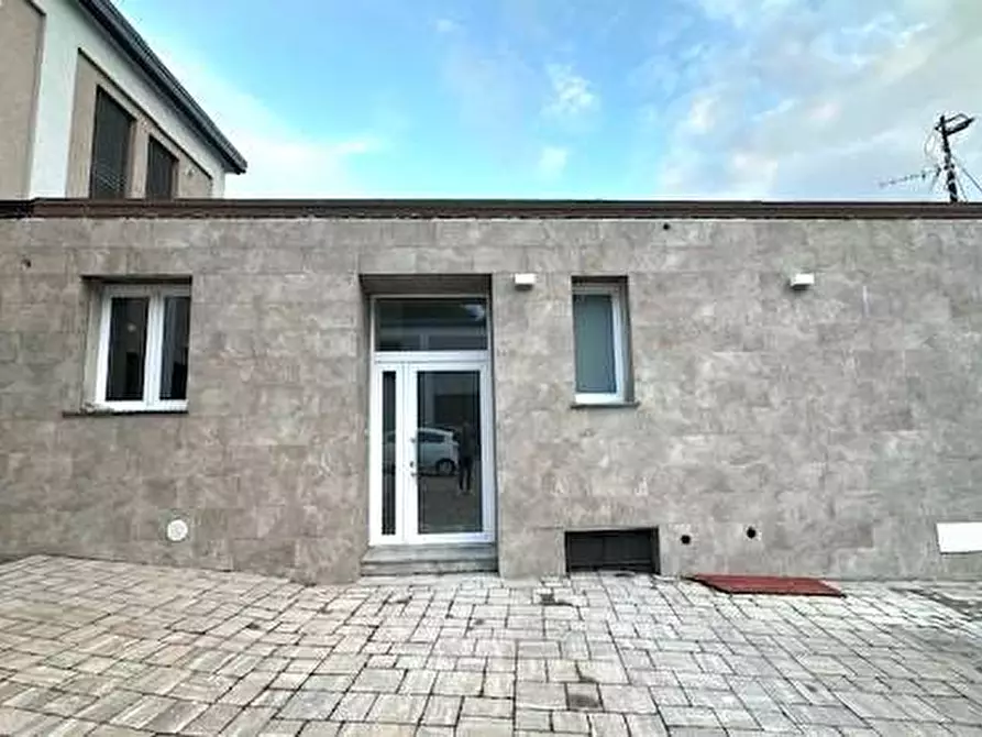 Immagine 15 di Appartamento in vendita  in Via Volta 12 a Uggiate-Trevano