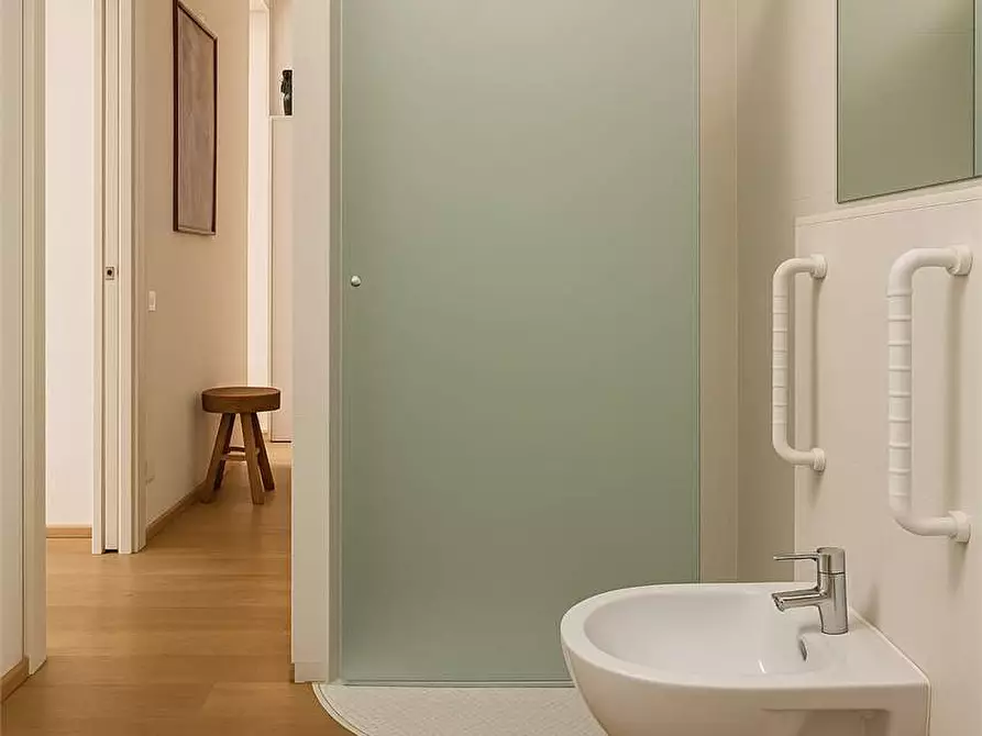 Immagine 19 di Appartamento in vendita  in Via Tommaso Grossi 32/A a Como