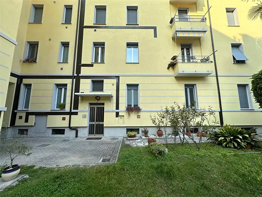 Immagine 15 di Trilocale in vendita  in Via Anzani 16 a Como