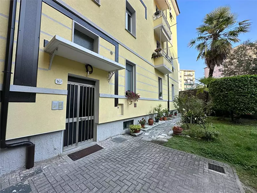 Immagine 2 di Trilocale in vendita  in Via Anzani 16 a Como