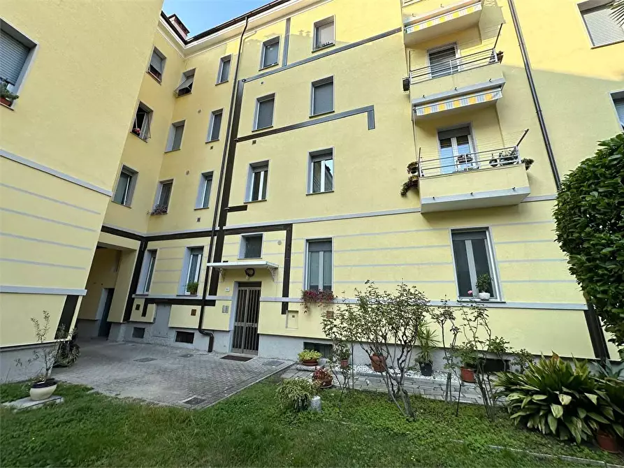 Immagine 18 di Trilocale in vendita  in Via Anzani 16 a Como