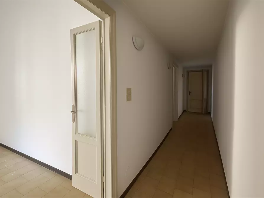 Immagine 7 di Trilocale in vendita  in Via Anzani 16 a Como