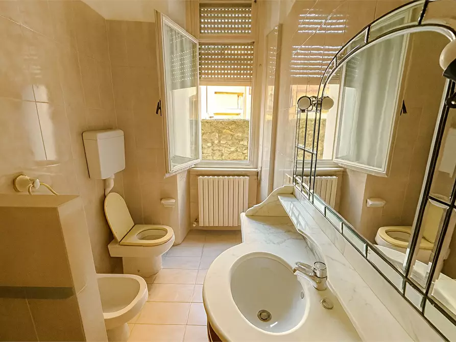 Immagine 6 di Trilocale in vendita  in Via Anzani 16 a Como