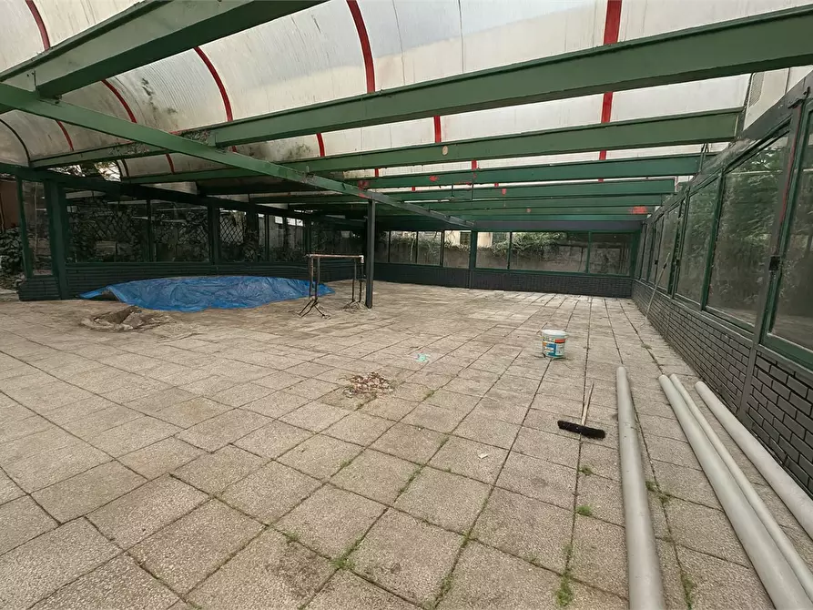 Immagine 9 di Negozio in vendita  in Via Varesina 47 a Como