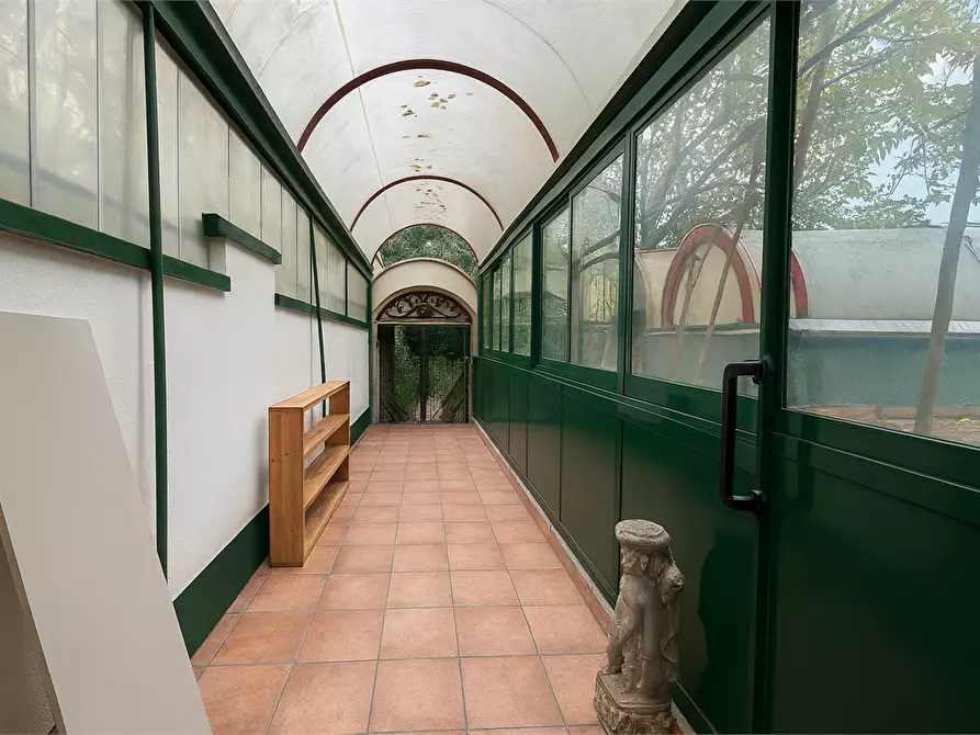 Immagine 7 di Negozio in vendita  in Via Varesina 47 a Como