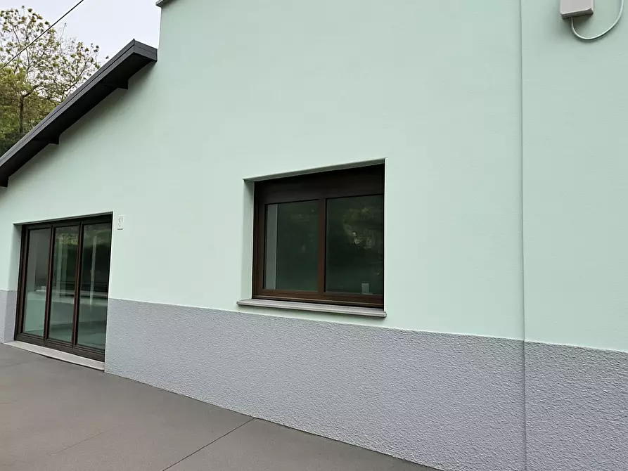 Immagine 12 di Negozio in vendita  in Via Varesina 47 a Como