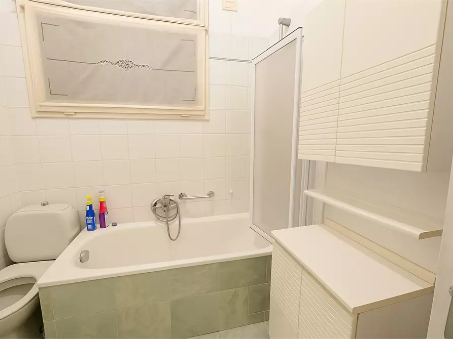 Immagine 17 di Appartamento in vendita  in Via Mentana 17 a Como