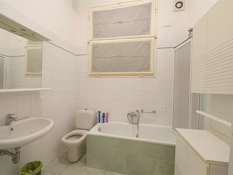 Immagine 16 di Appartamento in vendita  in Via Mentana 17 a Como