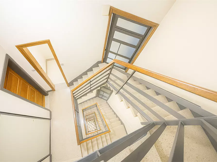 Immagine 19 di Appartamento in vendita  in Via Mentana 17 a Como