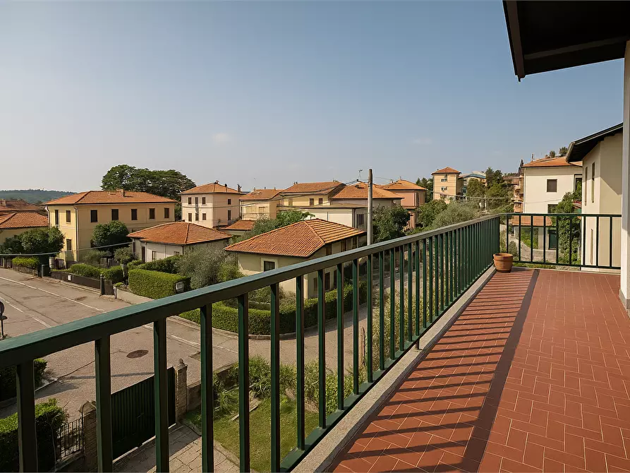 Immagine 15 di Appartamento in vendita  in Via Giustizia e Libertà  a Como