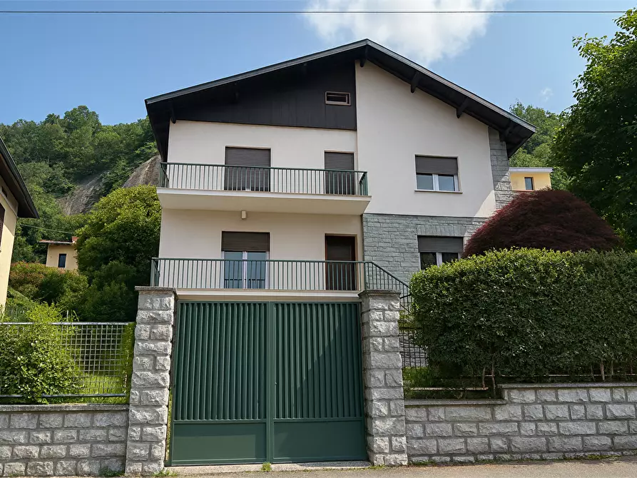 Immagine 2 di Appartamento in vendita  in Via Giustizia e Libertà  a Como