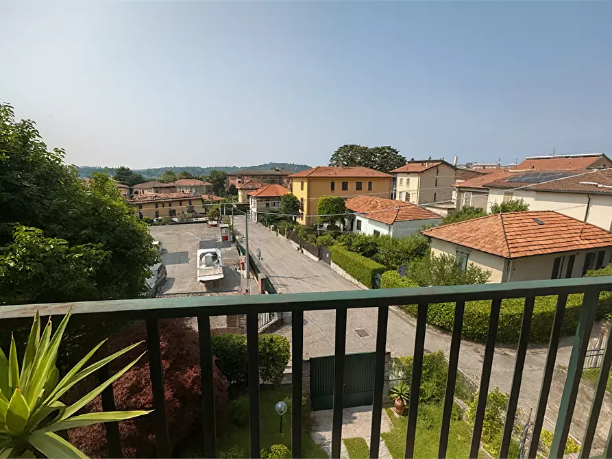 Immagine 16 di Appartamento in vendita  in Via Giustizia e Libertà  a Como