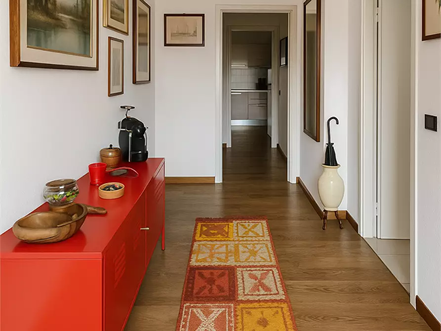 Immagine 7 di Appartamento in vendita  in Via Giustizia e Libertà  a Como