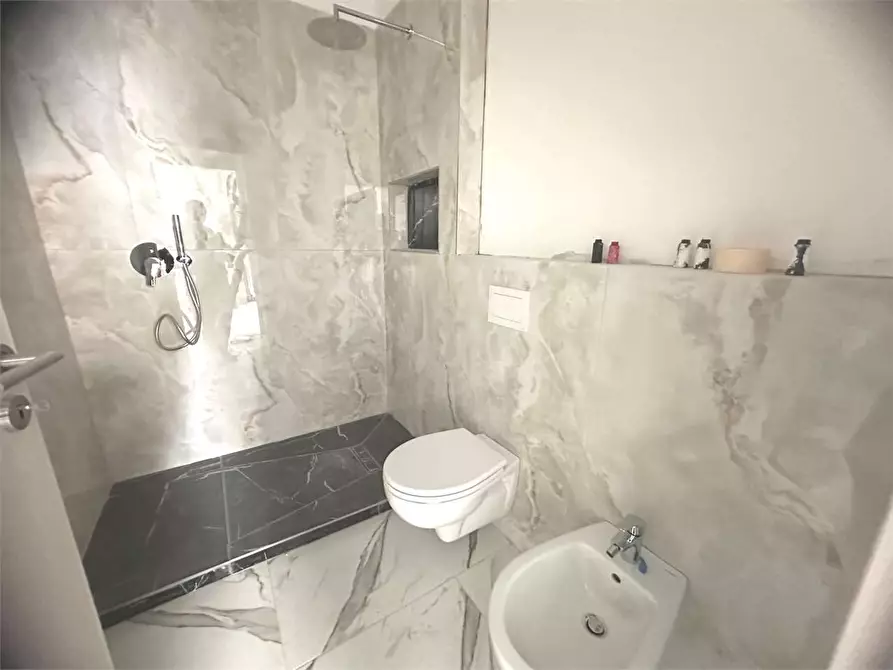 Immagine 8 di Monolocale in affitto  in Via Varesina 53 a Como