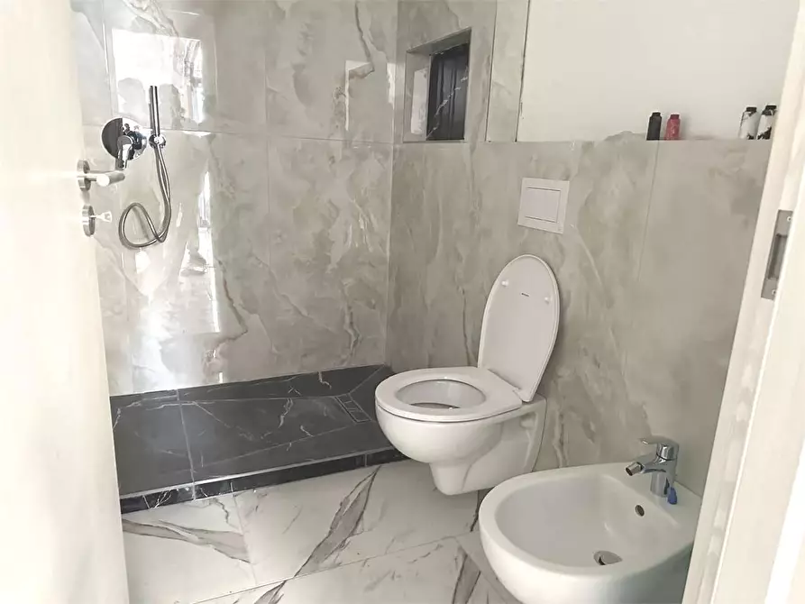 Immagine 9 di Monolocale in affitto  in Via Varesina 53 a Como