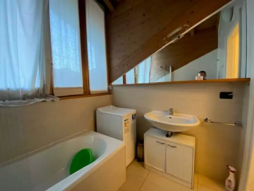 Immagine 21 di Mansarda in vendita  in Via Anzani 15 a Como