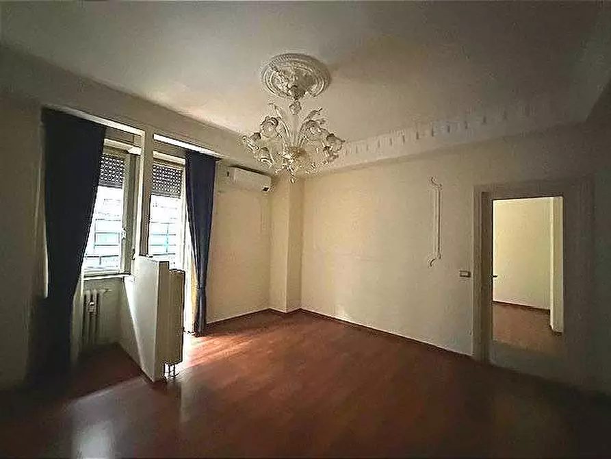 Immagine 8 di Bilocale in vendita  in Viale Masia 26 a Como