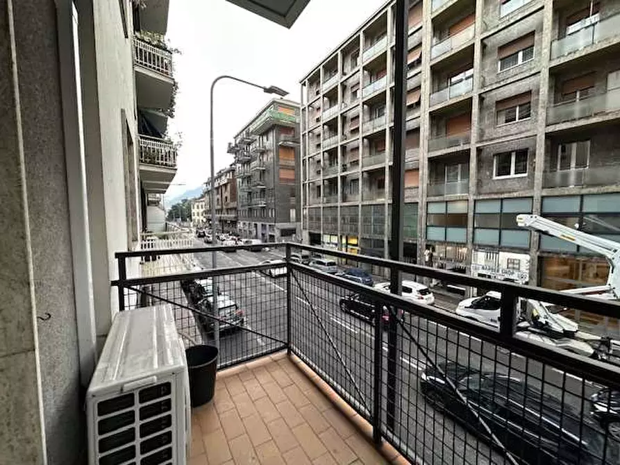 Immagine 15 di Quadrilocale in vendita  in Viale Masia 26 a Como