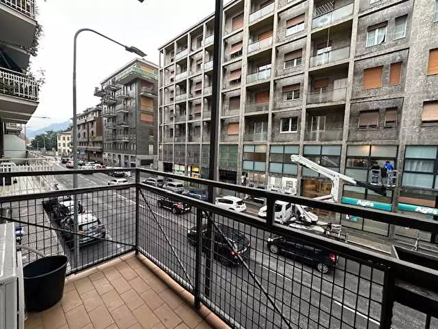 Immagine 16 di Quadrilocale in vendita  in Viale Masia 26 a Como