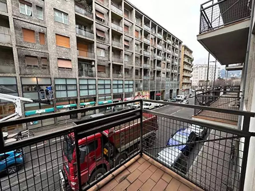 Immagine 17 di Quadrilocale in vendita  in Viale Masia 26 a Como