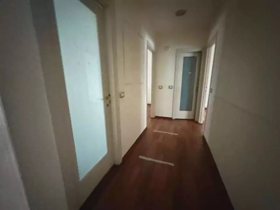 Immagine 13 di Quadrilocale in vendita  in Viale Masia 26 a Como